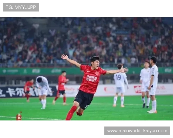 蓉城新援索罗金替补亮相 后防线引援效果初显 蓉城新援索罗金替补亮相 后防线引援效果初显